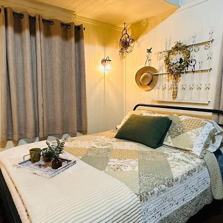 Acorn Hideaways Canton Unwind At Green Gables Suite For Up To 3 Bagian luar foto